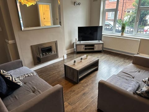 TV and multimedia, Living room, Seating area