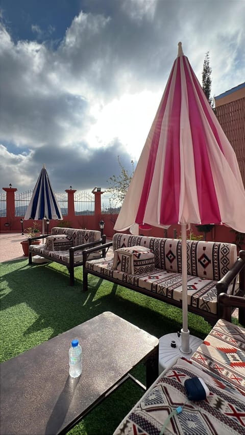 Property building, Garden, Balcony/Terrace