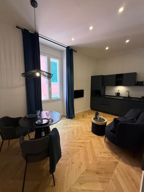 Riviera Luxe Glam Apartment in Sestri Levante