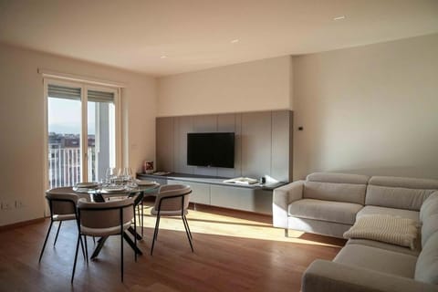 TV and multimedia, Living room, Seating area, Dining area, Evening entertainment