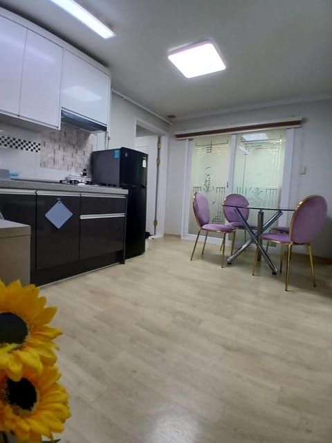 Kitchen or kitchenette, Living room, Seating area