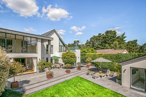 Avon House - modern family home House in Ringwood