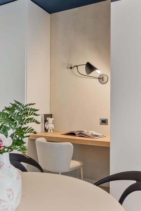 Dining area, internet