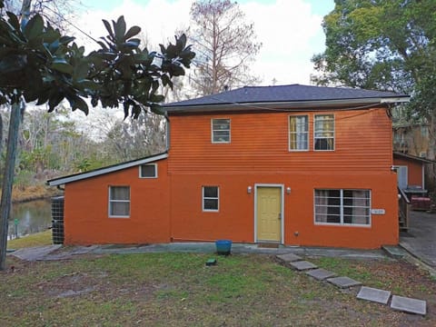 King Bed Creekfront Retreat in Jacksonville House in Jacksonville