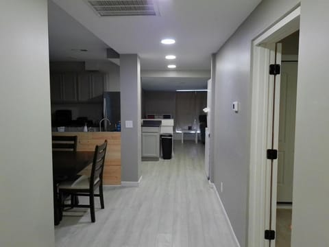 King Bed Creekfront Retreat in Jacksonville House in Jacksonville