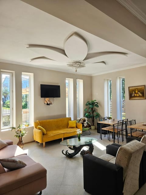 Communal lounge/ TV room, TV and multimedia, Living room, Seating area