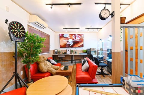 Communal lounge/ TV room, TV and multimedia, Living room, Entertainment, air conditioner