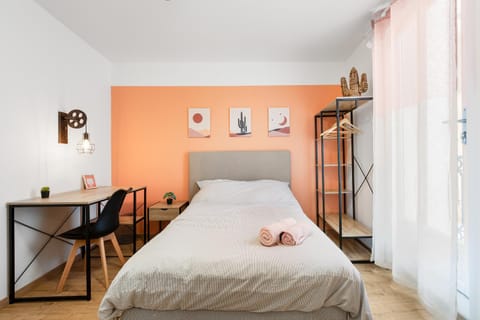 Bed, Photo of the whole room, Bedroom, concierge, wardrobe