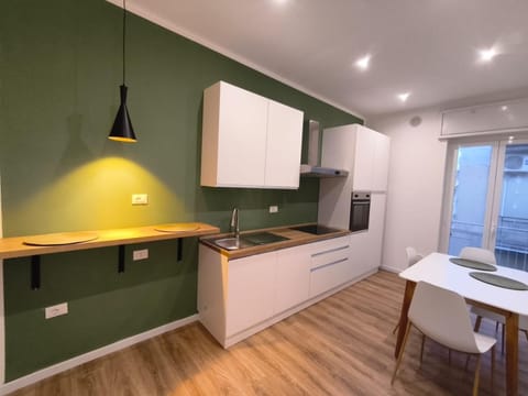 Kitchen or kitchenette, Dining area, oven, stove