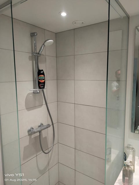 Shower, Internal: Not applicable to any particular room