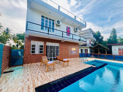 Property building, Swimming pool