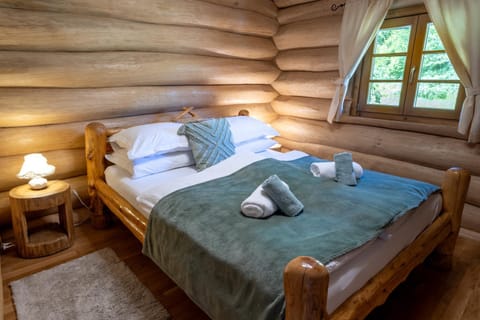 BeaR's LOG House in Plitvice Lakes Park