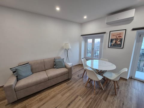 Living room, Seating area, Dining area, Breakfast, air conditioner