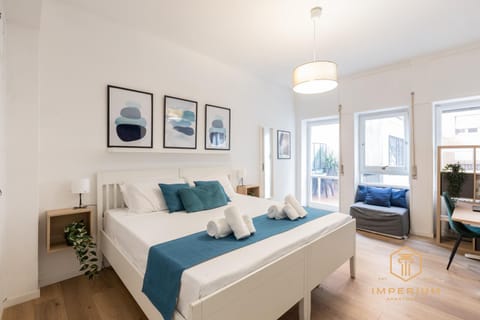 Bed, Photo of the whole room, Seating area, Bedroom, towels