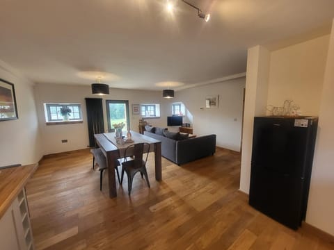 TV and multimedia, Kitchen or kitchenette, Living room, Seating area, Dining area