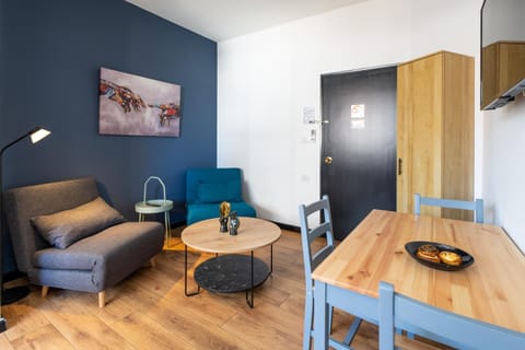 Communal lounge/ TV room, TV and multimedia, Dining area, internet, storage