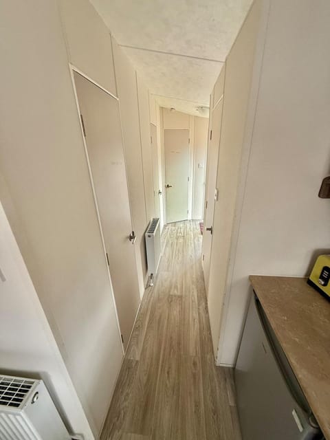 Four-bed Delta Caravan, Uddingston, Glasgow Located in Uddingston, Glasgow at Maryville Caravan Site Apartment in Glasgow