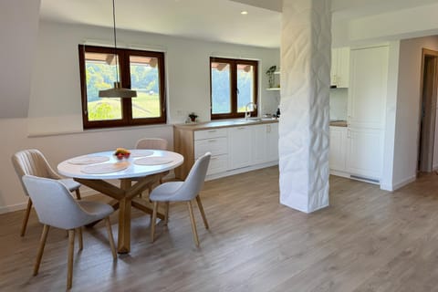 Dining area, kitchen