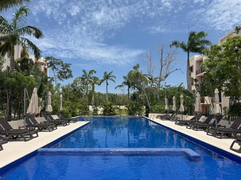 Garden, Pool view, Swimming pool, Swimming pool, sunbed
