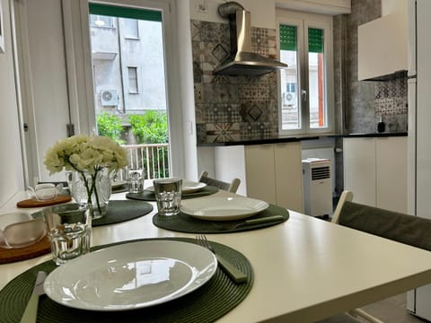 Kitchen or kitchenette, Dining area, stove