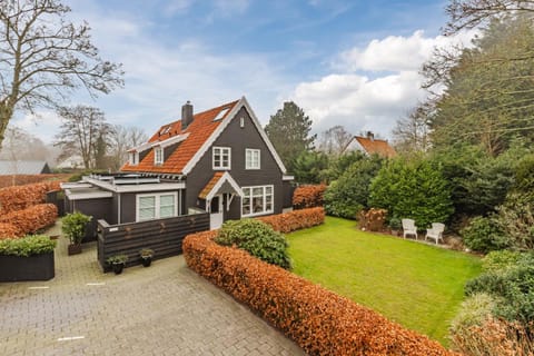 Property building, Day, Garden, Garden view