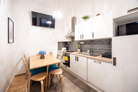 Kitchen or kitchenette, Dining area, dishwasher, oven, stove