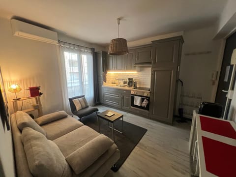Coffee/tea facilities, Kitchen or kitchenette, Seating area, Dining area, minibar, oven, stove, toaster