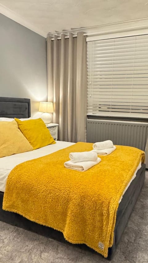 Bedroom, towels