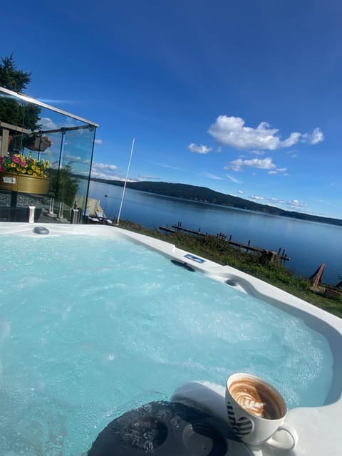 Stunning oceanfront home 4br3b sunrise beachcombing near Bamberton Park Bed and Breakfast in Southern Gulf Islands