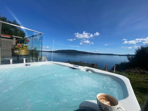 Stunning oceanfront home 4br3b sunrise beachcombing near Bamberton Park Bed and Breakfast in Southern Gulf Islands