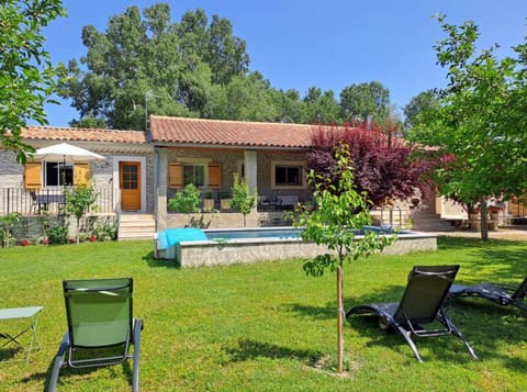 Property building, Garden, Swimming pool, sunbed