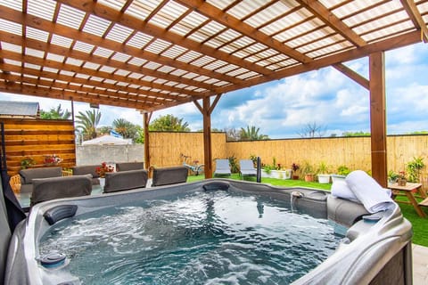Day, Natural landscape, Garden, Hot Tub, Hot Tub, sunbed