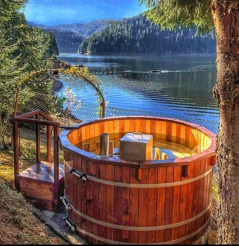Hot Tub, Lake view