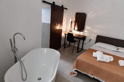 Bed, Photo of the whole room, Bath