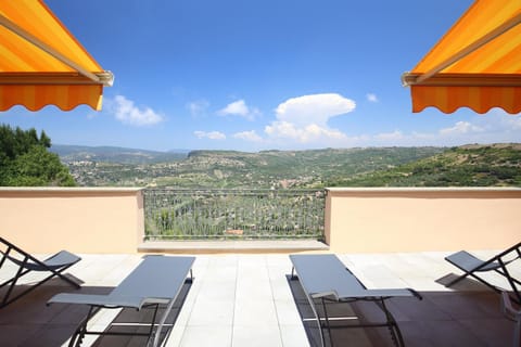 Natural landscape, View (from property/room), Balcony/Terrace