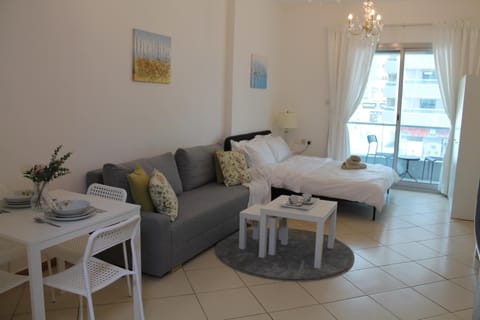 Bed, Photo of the whole room, Seating area