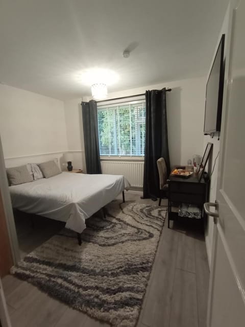 The Paddock Side Bed and Breakfast in East Staffordshire District