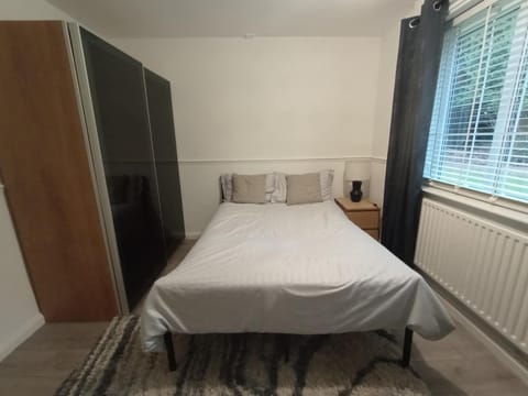 The Paddock Side Bed and Breakfast in East Staffordshire District