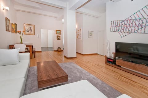 Kitchen or kitchenette, Seating area