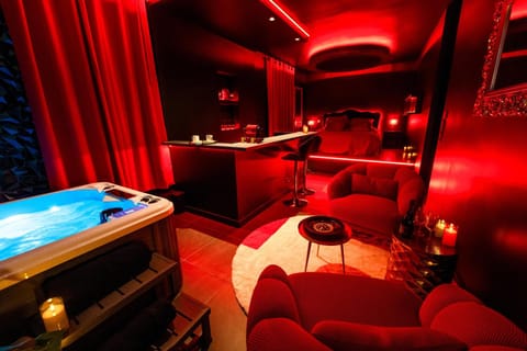 Hot Tub, Photo of the whole room, Seating area