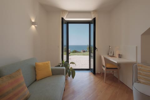 Natural landscape, Living room, Photo of the whole room, Seating area, Dining area