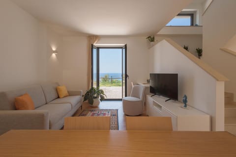 TV and multimedia, Living room, Seating area, Evening entertainment