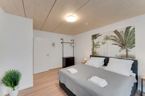 Bed, Photo of the whole room, Bedroom, towels, wardrobe