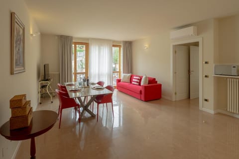 TV and multimedia, Living room, Dining area