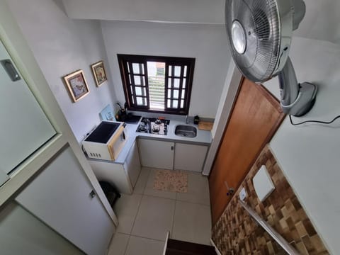 Kitchen or kitchenette, minibar, stove