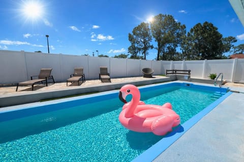 Day, Pool view, Swimming pool, Swimming pool, sunbed
