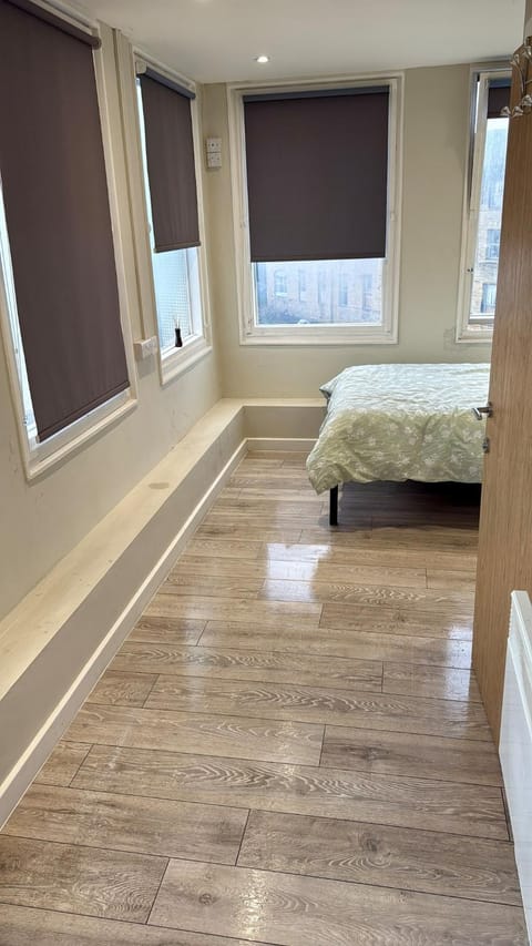 City Views Top Floor - Bradford City Center Apartment in Bradford