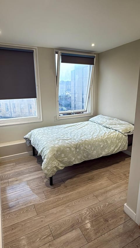 City Views Top Floor - Bradford City Center Apartment in Bradford