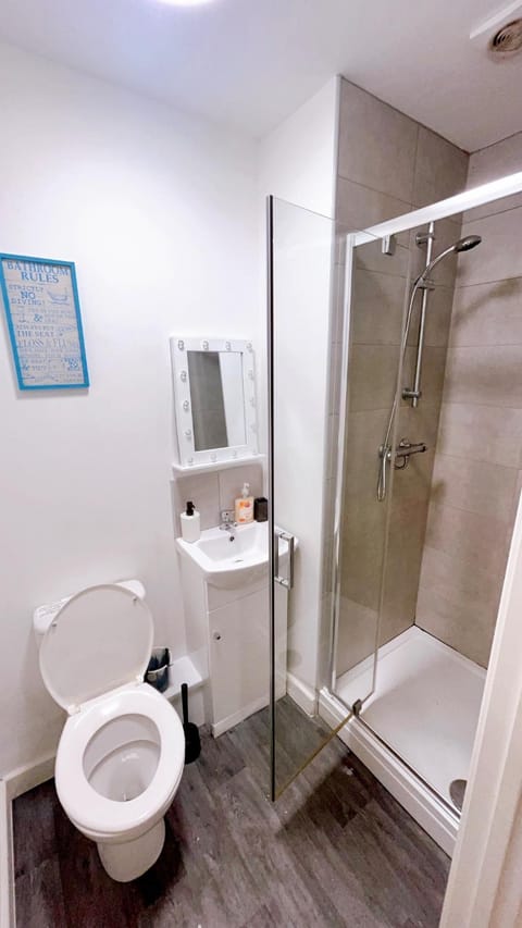 City Views Top Floor - Bradford City Center Apartment in Bradford