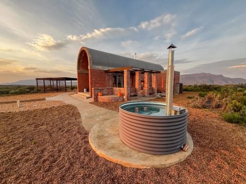 Property building, Hot Tub, Pool view, Swimming pool, Swimming pool, Sunrise